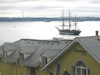 The Waters Edge Hotel, Yacht Club Quay, Cobh  tel: +353 21 4815566